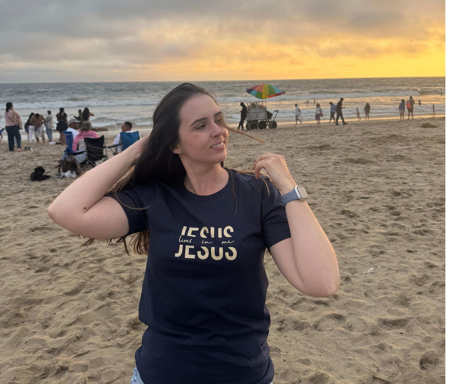Jesus Lives in Me - Christian T-Shirt - Holy Looks